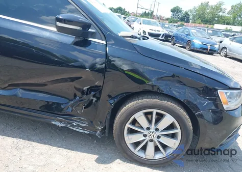2015 Volkswagen Jetta 1.8T Se z USA, uszkodzony, nr VIN 3VWD17AJ5FM319637